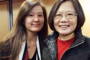 Tsai Ying-wen poses with photographer Jessie Chen