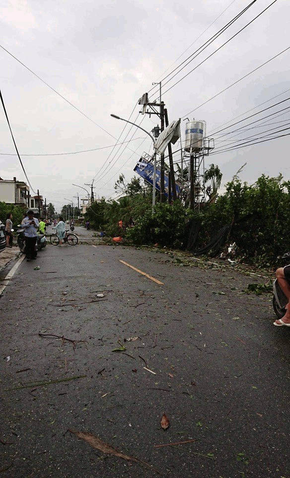 street scene in Pingtung County after tornado
